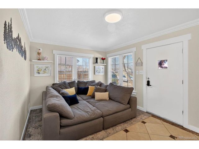 820 Newark St, Aurora, CO 80010