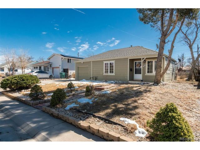 820 Newark St, Aurora, CO 80010