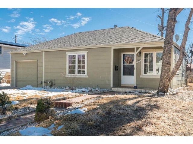 820 Newark St, Aurora, CO 80010