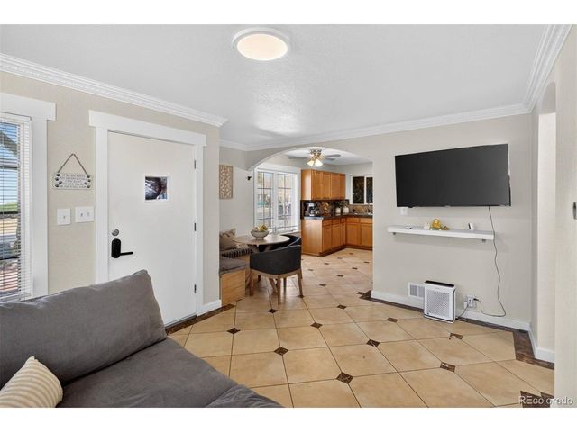 820 Newark St, Aurora, CO 80010