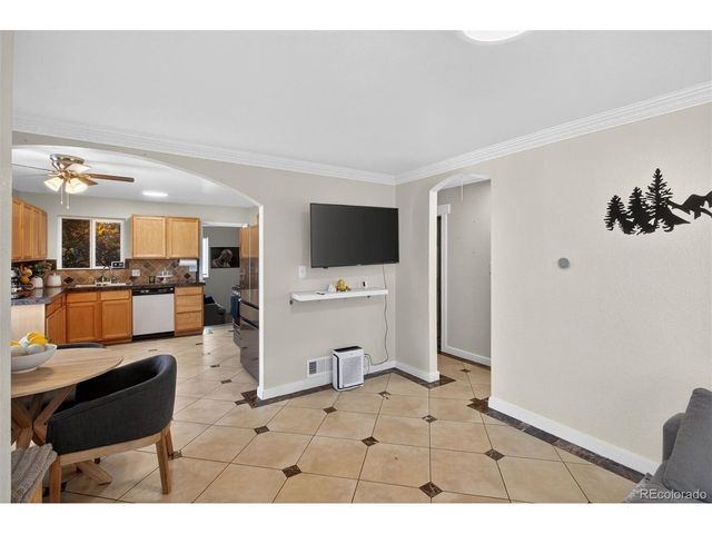 820 Newark St, Aurora, CO 80010