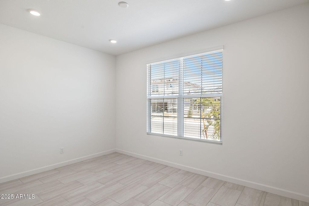 Image 37 of property listing at 17671 W ONYX Avenue, Waddell, AZ 85355