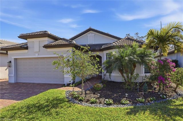 6844 Winding Cypress DR, Naples, FL 34114