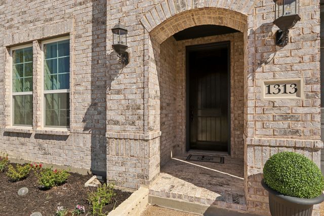 1313 Sundance Lane, Justin, TX 76247