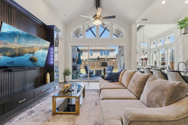 1313 Sundance Lane, Justin, TX 76247