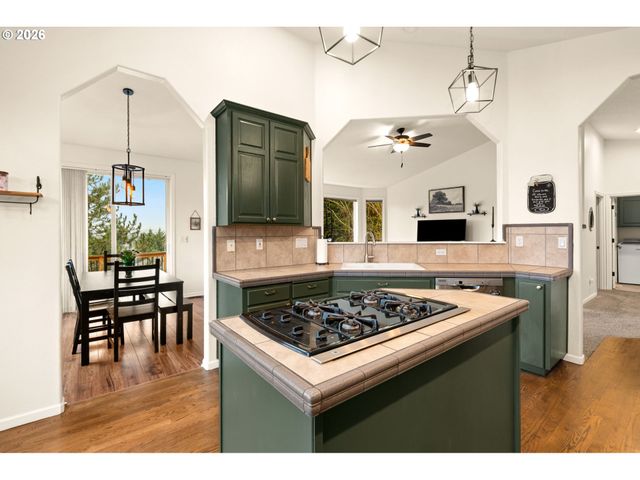 16117 Se GOOSEHOLLOW Dr, Damascus, OR 97089