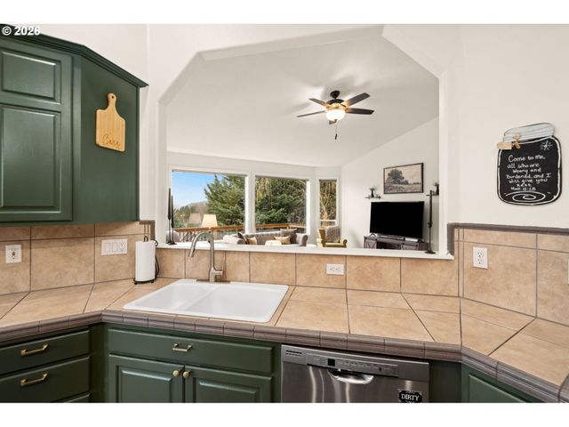 16117 Se GOOSEHOLLOW Dr, Damascus, OR 97089