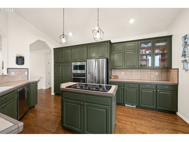 16117 Se GOOSEHOLLOW Dr, Damascus, OR 97089