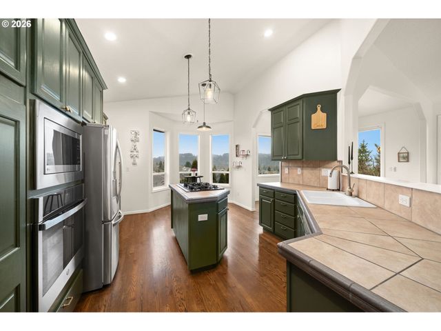 16117 Se GOOSEHOLLOW Dr, Damascus, OR 97089