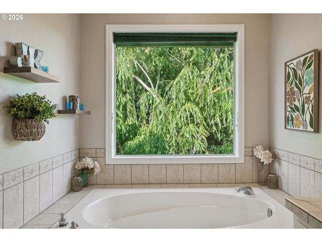 16117 Se GOOSEHOLLOW Dr, Damascus, OR 97089