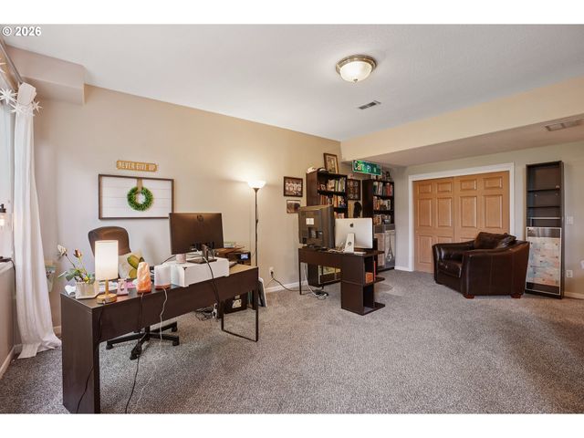 16117 Se GOOSEHOLLOW Dr, Damascus, OR 97089