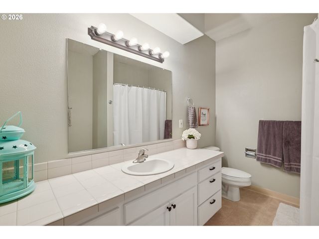 16117 Se GOOSEHOLLOW Dr, Damascus, OR 97089