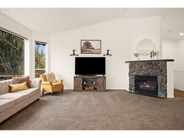 16117 Se GOOSEHOLLOW Dr, Damascus, OR 97089