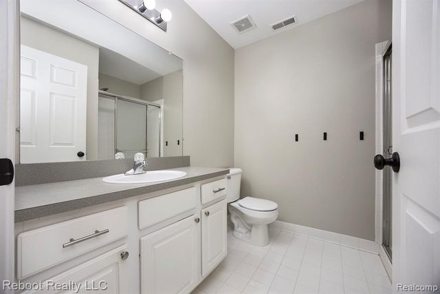 16498 Norfolk Drive, Macomb, MI 48044