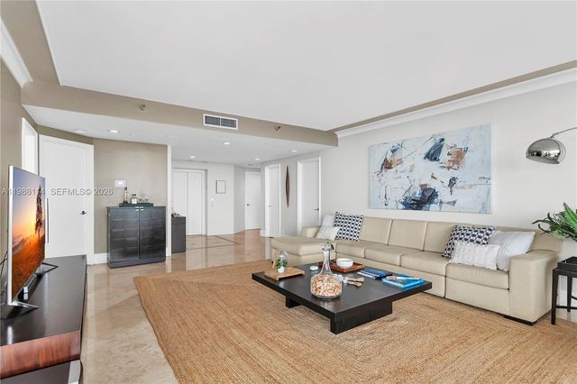 3802 NE 207th St 1001, Aventura, FL 33180
