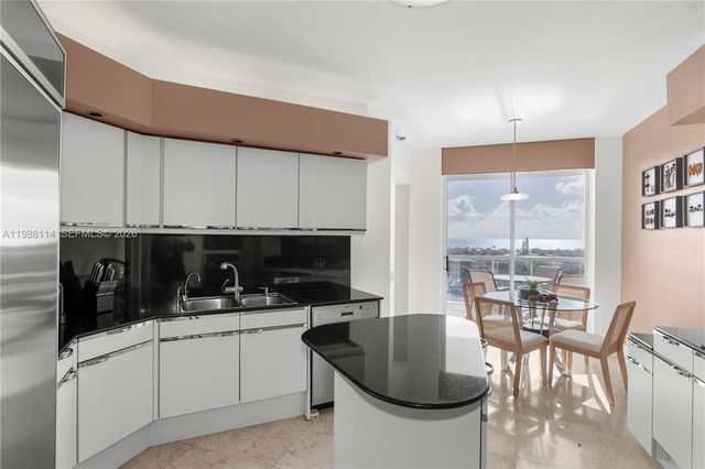 3802 NE 207th St 1001, Aventura, FL 33180