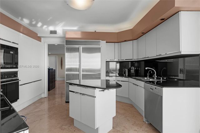 3802 NE 207th St 1001, Aventura, FL 33180