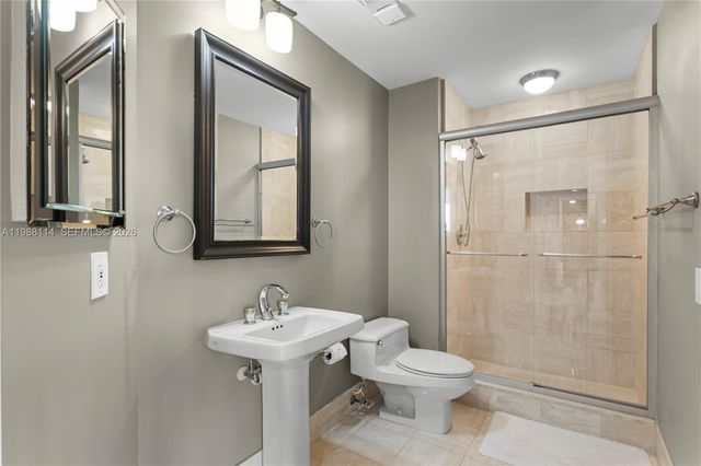 3802 NE 207th St 1001, Aventura, FL 33180