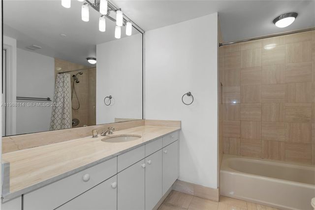 3802 NE 207th St 1001, Aventura, FL 33180