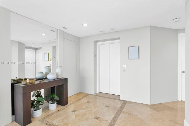 3802 NE 207th St 1001, Aventura, FL 33180