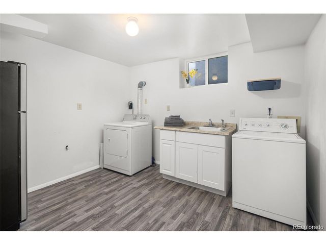 3300 Bellaire St, Denver, CO 80207