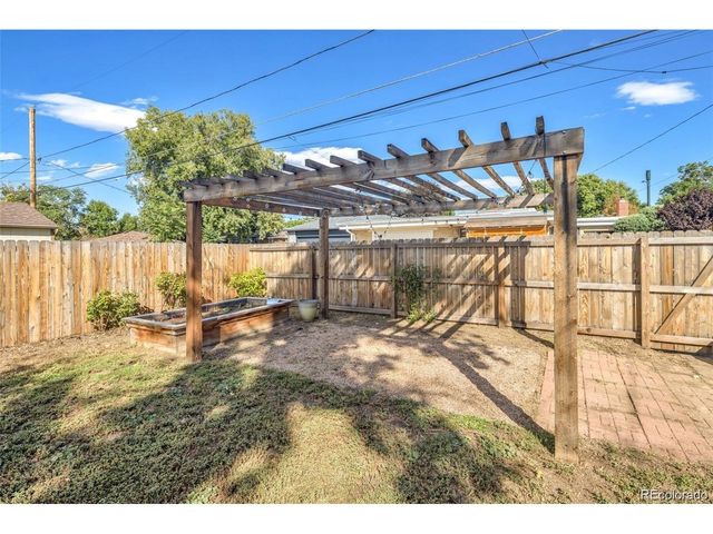 3300 Bellaire St, Denver, CO 80207