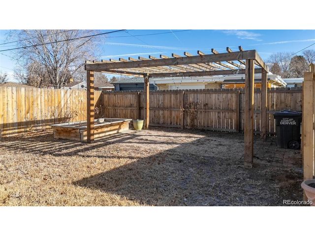 3300 Bellaire St, Denver, CO 80207