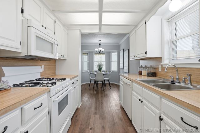 2880 W 111th Place S, Jenks, OK 74037