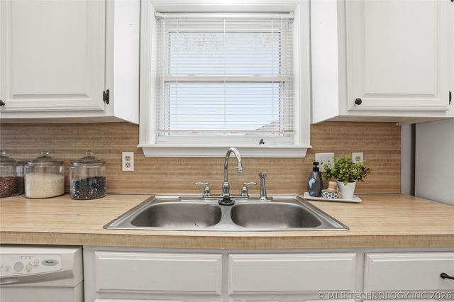 2880 W 111th Place S, Jenks, OK 74037