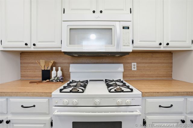 2880 W 111th Place S, Jenks, OK 74037