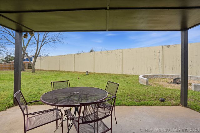 2880 W 111th Place S, Jenks, OK 74037