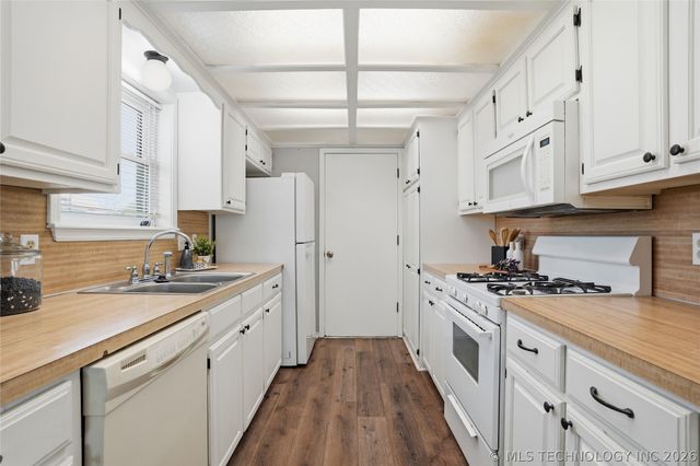 2880 W 111th Place S, Jenks, OK 74037