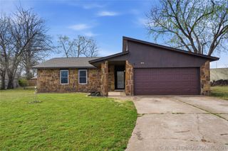 2880 W 111th Place S, Jenks, OK 74037