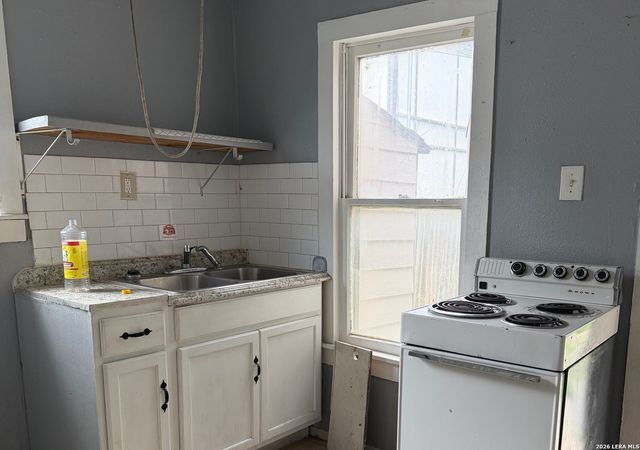 2826 ROSELAWN RD, San Antonio, TX 78226