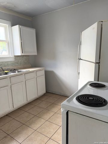 2826 ROSELAWN RD, San Antonio, TX 78226