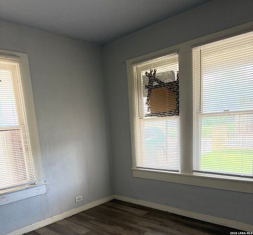 2826 ROSELAWN RD, San Antonio, TX 78226