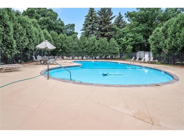 1601 N Innsbruck Drive 373NE, Fridley, MN 55432
