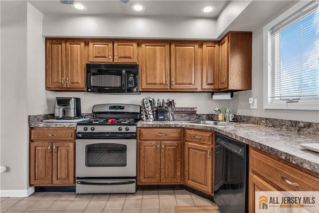 11 Fulton Road, Somerset, NJ 08873