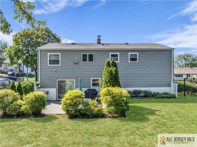 11 Fulton Road, Somerset, NJ 08873