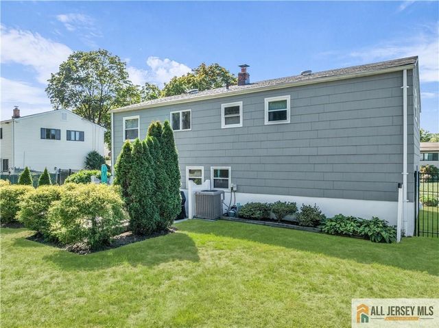 11 Fulton Road, Somerset, NJ 08873