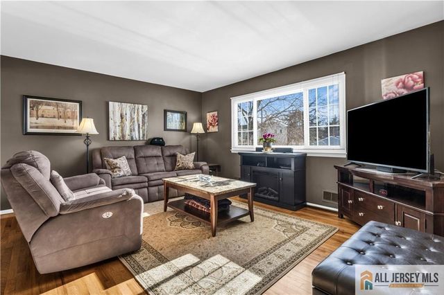 11 Fulton Road, Somerset, NJ 08873