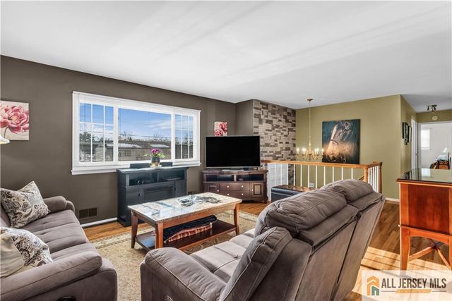 11 Fulton Road, Somerset, NJ 08873