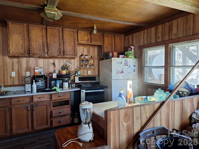 14084 US 23 Highway, Mars Hill, NC 28754