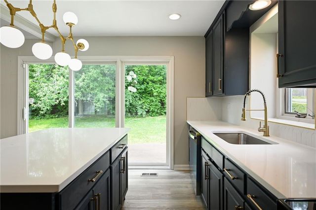 6700 Mastin Street, Shawnee, KS 66203
