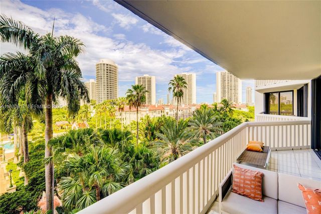 2000 Island Boulevard 710, Aventura, FL 33160