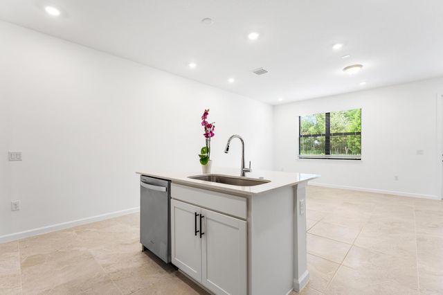 4333 Efendi Drive, Lantana, FL 33462