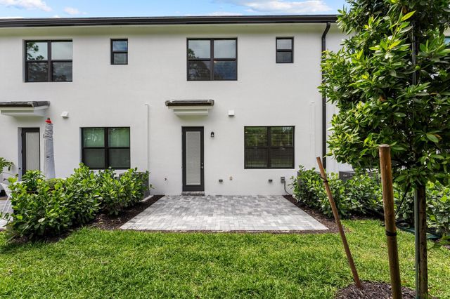 4333 Efendi Drive, Lantana, FL 33462