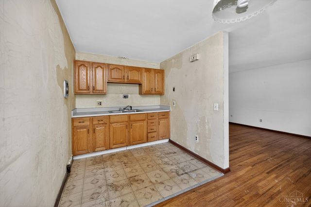 2824 Lafeuille Avenue, Cincinnati, OH 45211