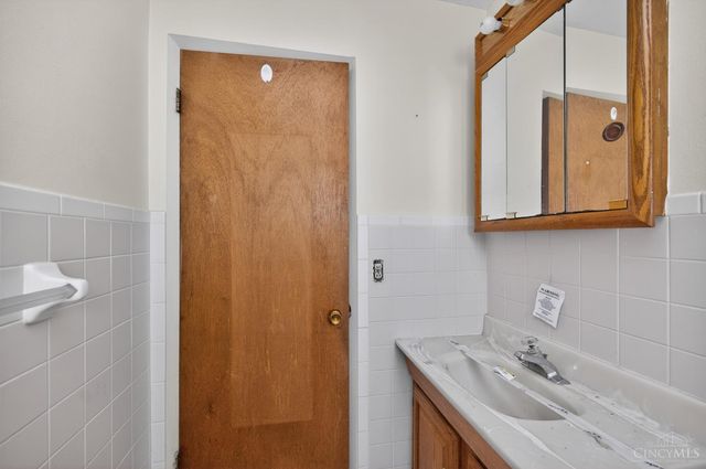 2824 Lafeuille Avenue, Cincinnati, OH 45211