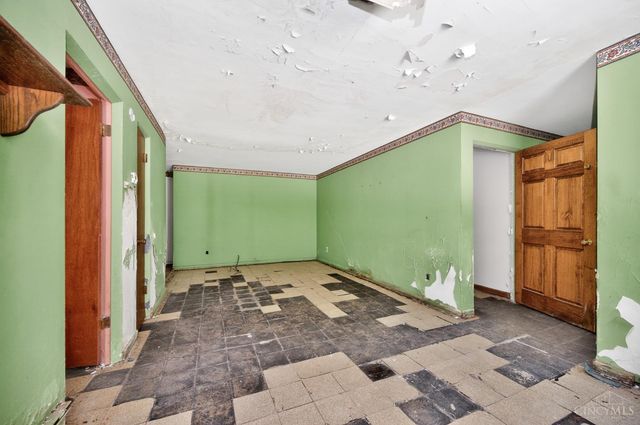 2824 Lafeuille Avenue, Cincinnati, OH 45211